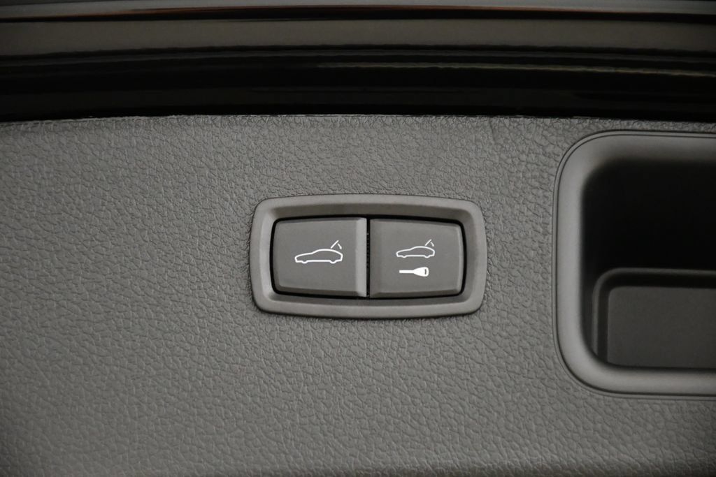 Certified 2026 Porsche Macan AWD/4WD image 60