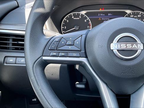 Used 2025 Nissan Altima 2.5 SV FWD image 19