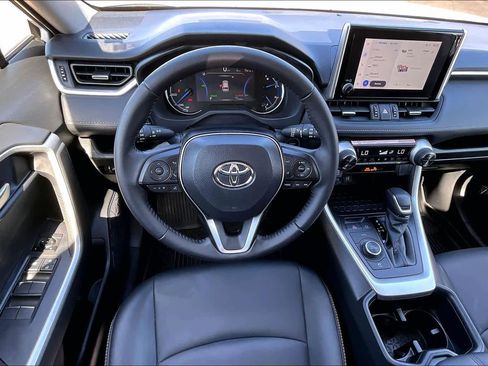 Used 2025 Toyota RAV4 XLE Premium image 6