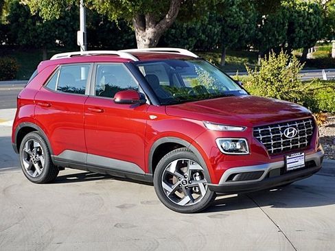 New 2025 Hyundai Venue Limited image 3