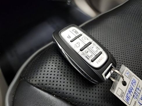 Used 2017 Chrysler Pacifica Limited w/ UConnect Theater Package image 37