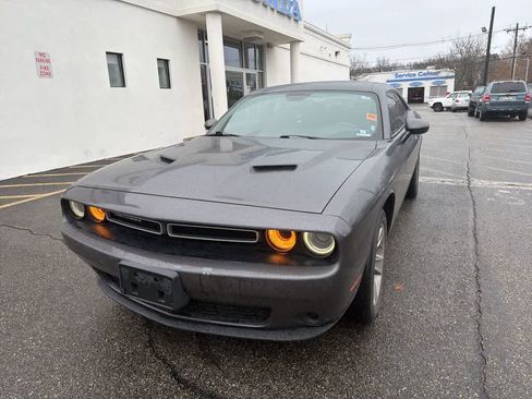 Used 2019 Dodge Challenger SXT image 24