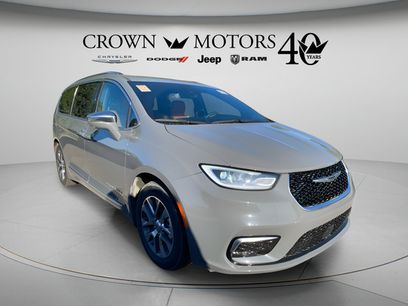Used 2024 Chrysler Pacifica Pinnacle