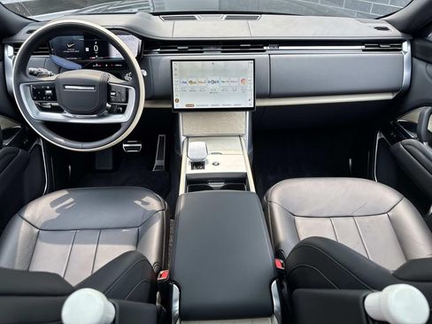 Certified 2024 Land Rover Range Rover SV AWD/4WD image 17