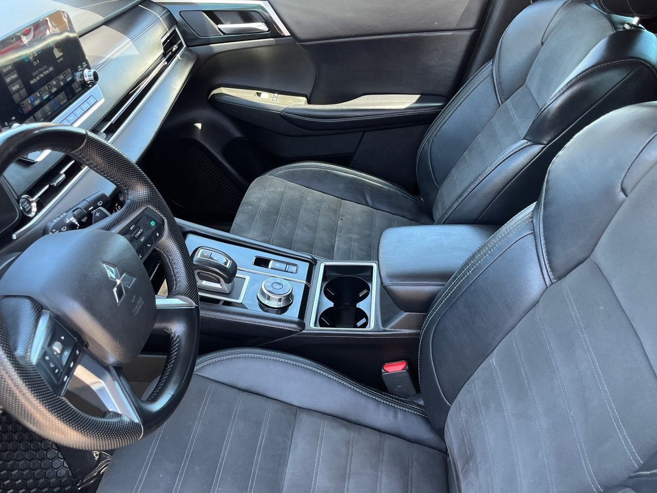 Used 2023 Mitsubishi Outlander SE FWD image 17