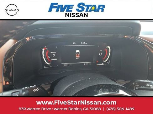 Used 2022 Nissan Pathfinder Platinum w/ Cargo Package FWD image 12