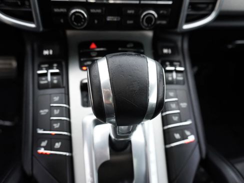 Used 2016 Porsche Cayenne image 22