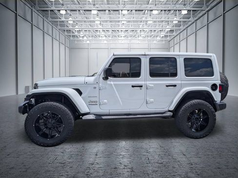 Used 2019 Jeep Wrangler Unlimited Sahara w/ Uconnect 4C Nav & Sound Group AWD/4WD image 9