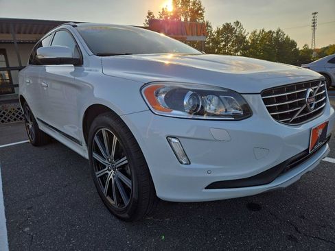 Used 2017 Volvo XC60 T6 Inscription w/ Climate Package image 2