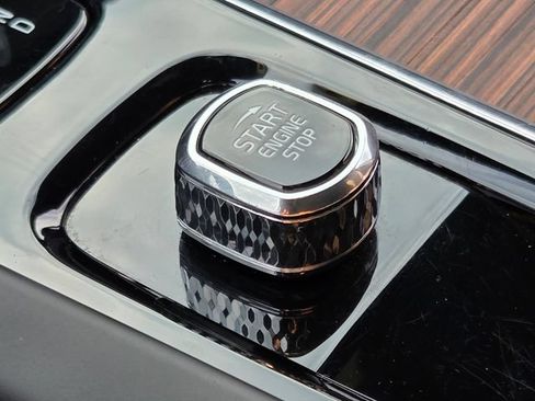 Certified 2024 Volvo XC60 B5 Plus AWD/4WD image 35