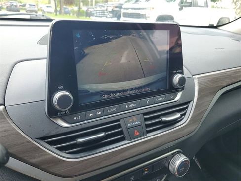 Used 2024 Nissan Altima 2.5 SV image 25