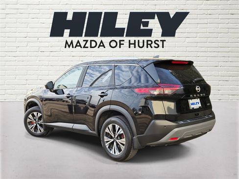 Used 2023 Nissan Rogue SV w/ SV Premium B Package image 4