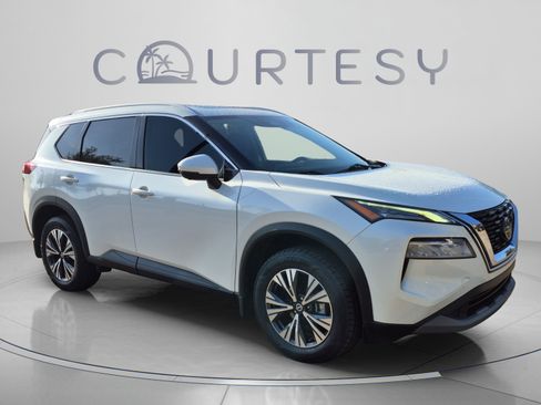 Certified 2021 Nissan Rogue SV w/ Premium Package FWD image 9