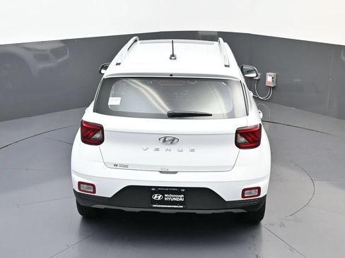 Certified 2026 Hyundai Venue SEL FWD image 18