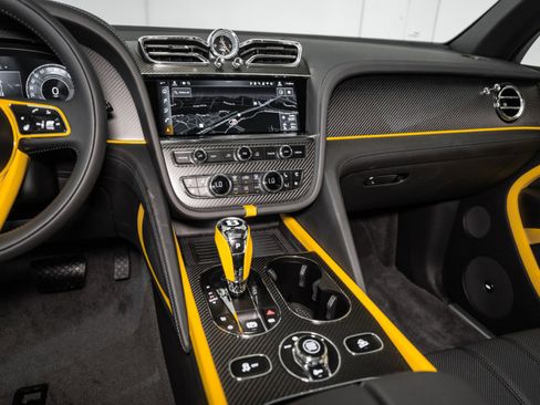 Used 2025 Bentley Bentayga image 37