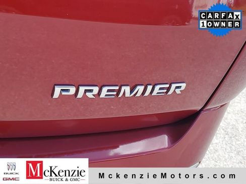 Used 2023 Chevrolet Traverse Premier FWD image 30