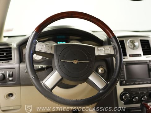 Used 2005 Chrysler 300 C w/ Navigation & Sound Group II image 39
