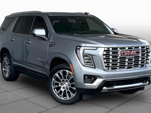 Used 2025 GMC Yukon Denali w/ Denali Reserve Package AWD/4WD image 3