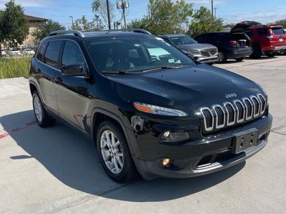 Used 2018 Jeep Cherokee Latitude Plus w/ Comfort/Convenience Group