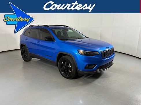 Used 2023 Jeep Cherokee Altitude Lux w/ Mopar Interior Package AWD/4WD image 1