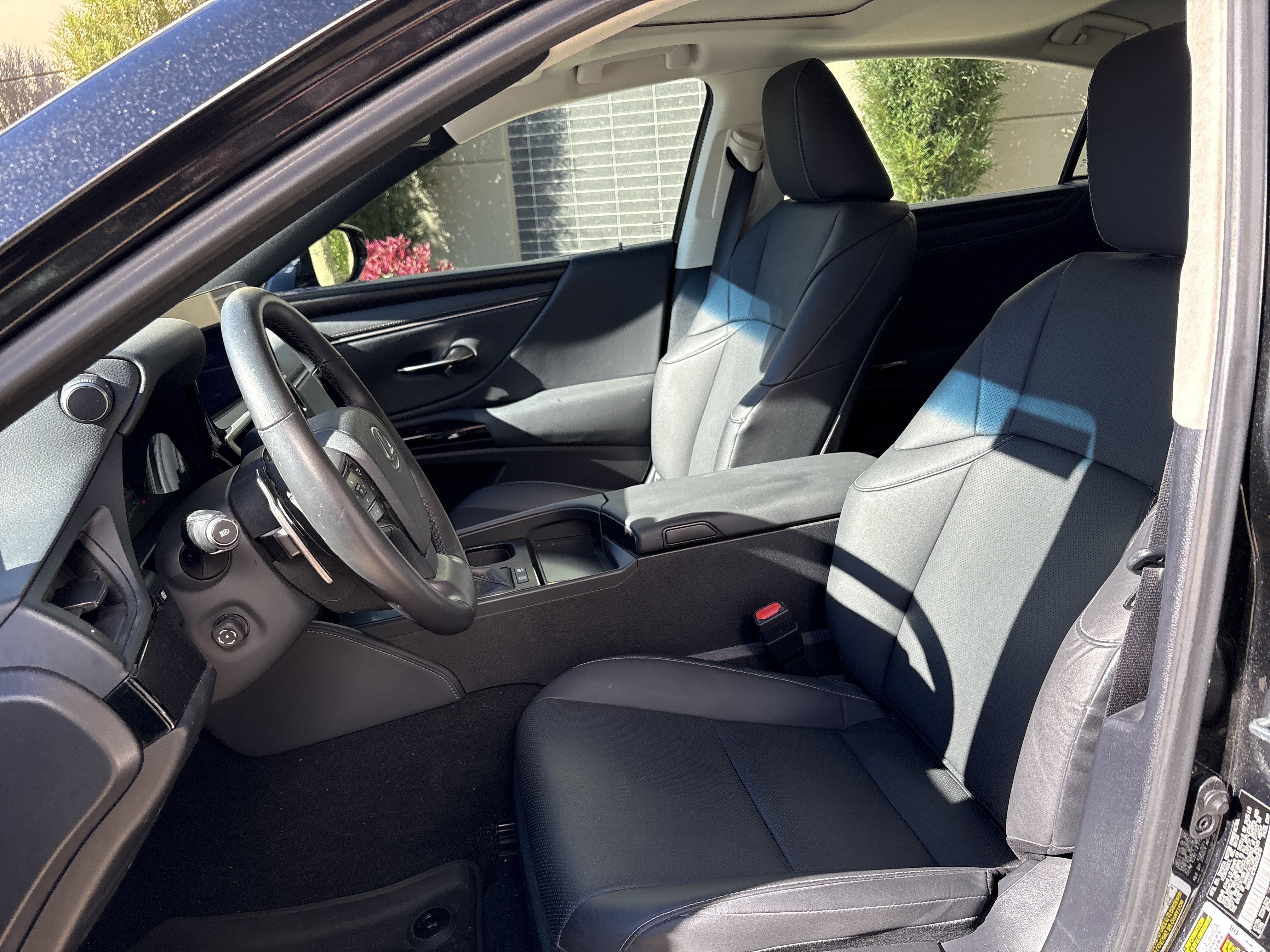 Used 2025 Lexus ES 300h w/ Premium Package FWD image 34