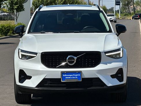 Used 2023 Volvo XC40 B5 Plus w/ Protection Package Premier AWD/4WD image 8