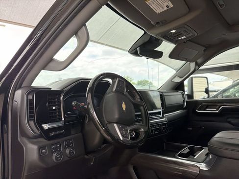 Used 2024 Chevrolet Silverado 2500 LTZ w/ LTZ Convenience Package AWD/4WD image 6