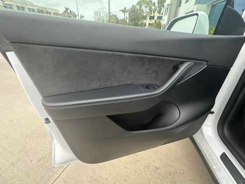 Used 2023 Tesla Model Y Long Range AWD/4WD image 22