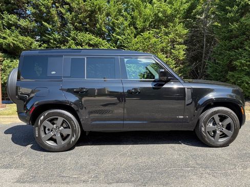 Used 2023 Land Rover Defender 110 X-Dynamic SE image 7