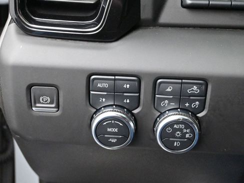 Used 2024 GMC Sierra 3500 AT4 w/ AT4 Premium Plus Package image 27