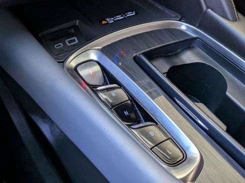 Used 2024 Buick Enclave Premium AWD/4WD image 18