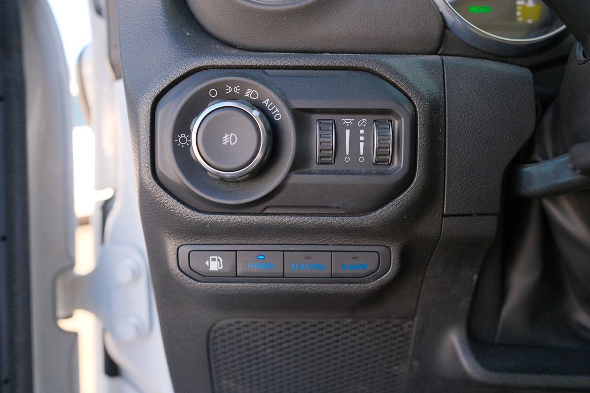 Used 2022 Jeep Wrangler Unlimited Sahara w/ Cold Weather Group AWD/4WD image 11