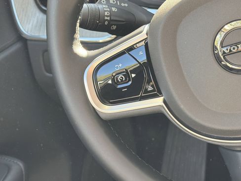 Certified 2025 Volvo XC60 B5 Plus image 19