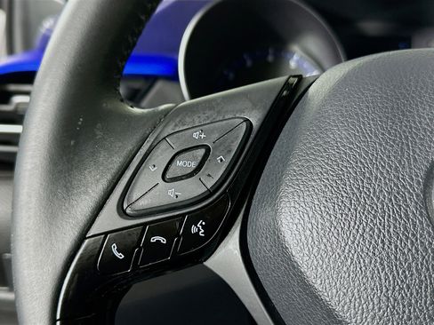 Used 2020 Toyota C-HR XLE FWD image 16
