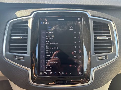 Used 2023 Volvo XC90 B5 Core AWD/4WD image 17