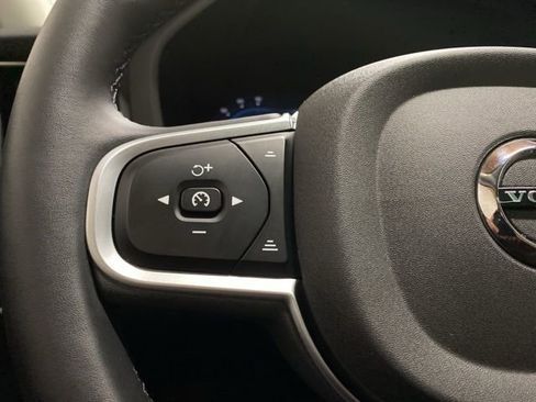 Used 2025 Volvo XC60 B5 Core image 37