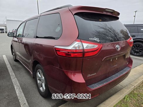 Used 2018 Toyota Sienna LE image 7