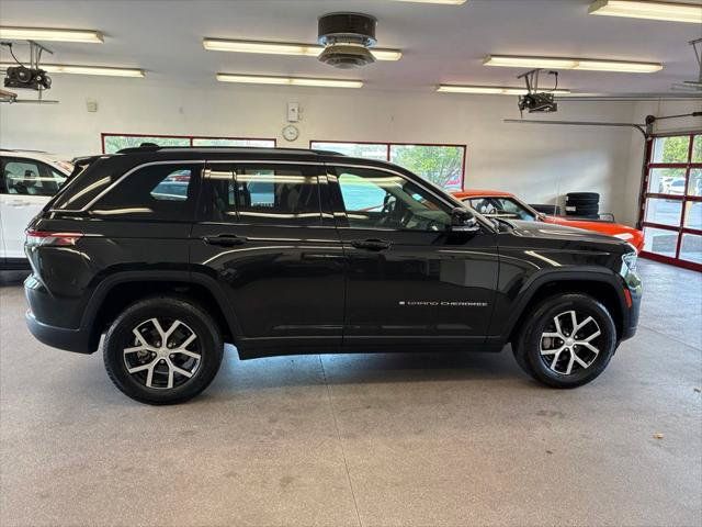 Certified 2024 Jeep Grand Cherokee Limited AWD/4WD image 27