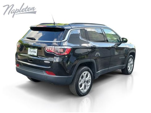 Used 2025 Jeep Compass Latitude w/ Sun & Sound Group AWD/4WD image 6