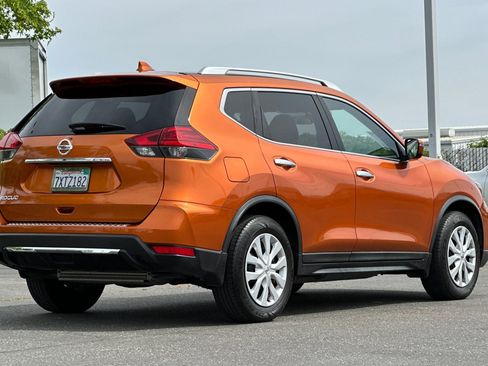 Used 2017 Nissan Rogue S w/ S Appearance Package image 4