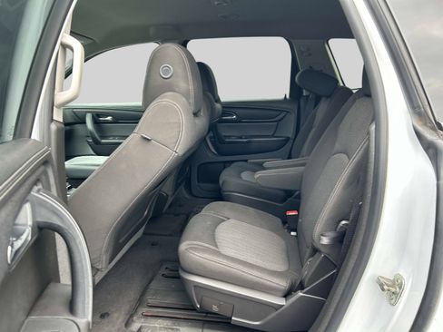 Used 2016 Chevrolet Traverse LT w/ Style and Technology Package image 12