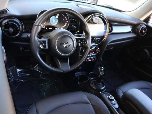 Used 2024 MINI Cooper 2-Door Hardtop image 16