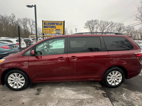Used 2016 Toyota Sienna LE image 8