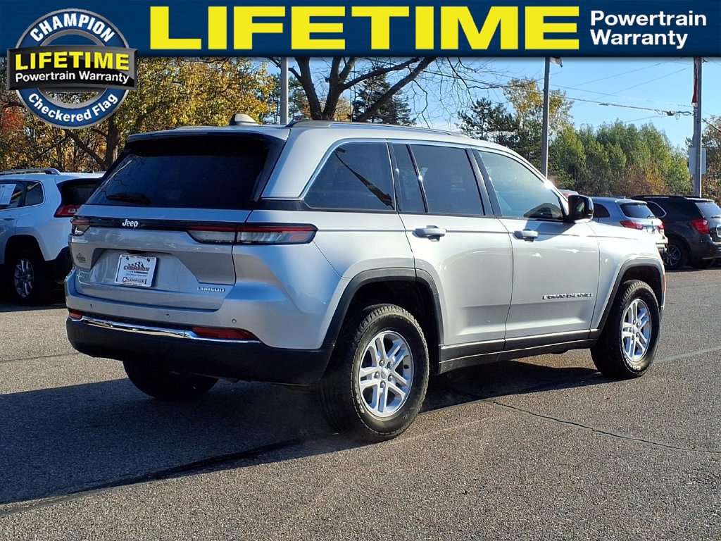 Used 2024 Jeep Grand Cherokee Laredo AWD/4WD image 5