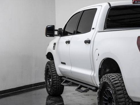 Used 2010 Toyota Tundra 4x4 CrewMax image 12