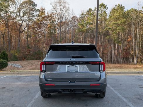 New 2026 Ford Explorer Active image 5