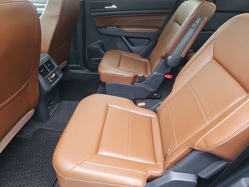 Certified 2022 Volkswagen Atlas SEL R-Line image 34