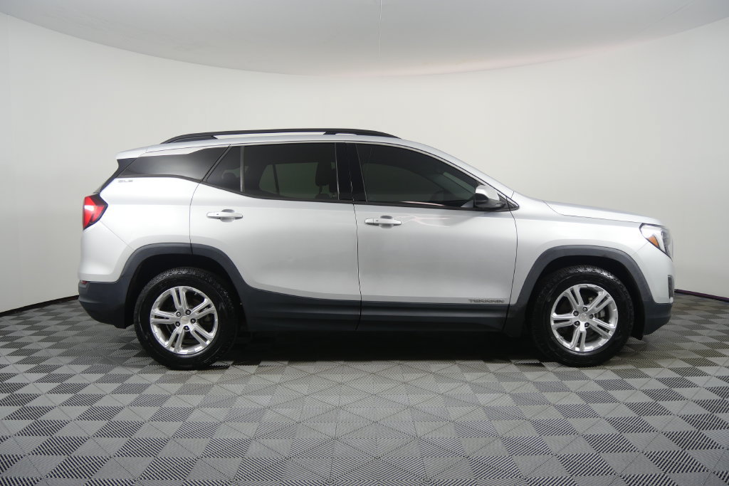 Used 2018 GMC Terrain SLE w/ Driver Convenience Package FWD image 3