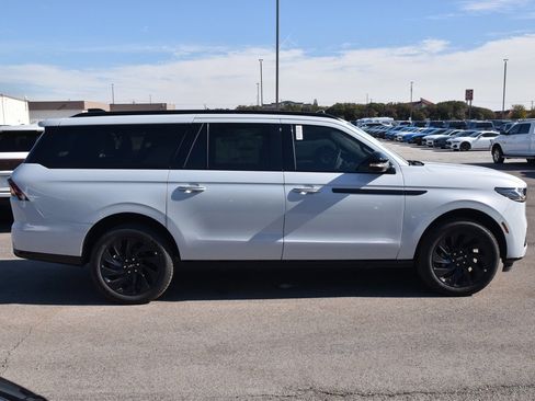 New 2025 Lincoln Navigator L Reserve w/ Jet Appearance Package image 5