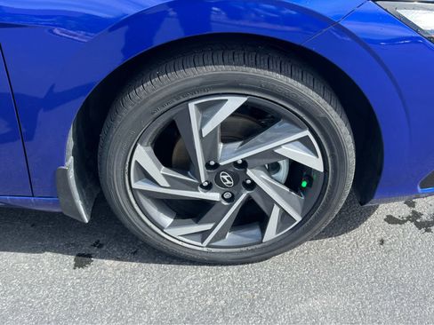 Certified 2024 Hyundai Elantra Limited FWD image 16